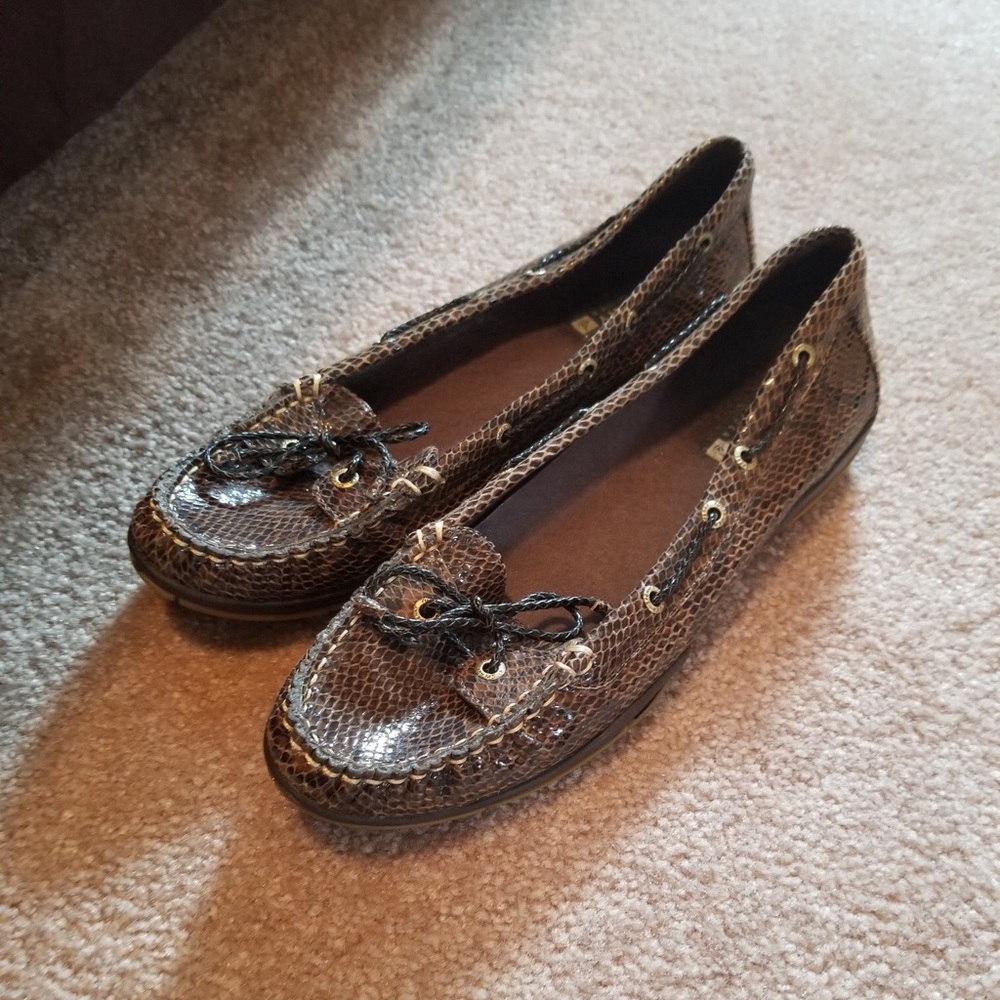 Sperry snake skin loafer; size 9